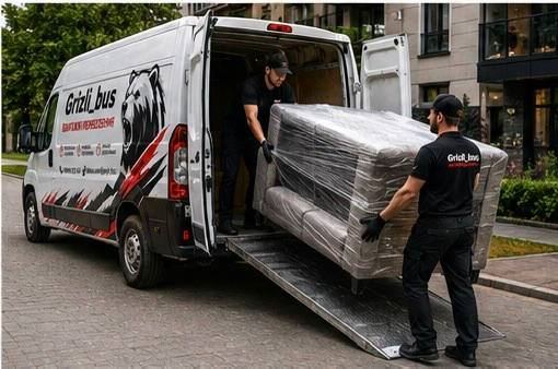Grizli Bus team delivering cargo